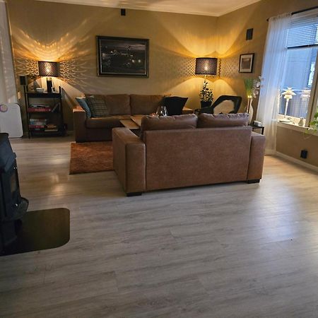 Koselig Og Moderne Leilighet, Meget Sentralt I Narvik Med Gratis Parkering! Exteriör bild