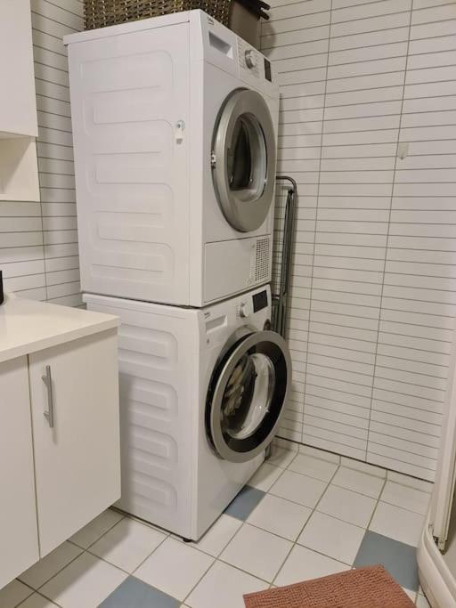 Koselig Og Moderne Leilighet, Meget Sentralt I Narvik Med Gratis Parkering! Exteriör bild