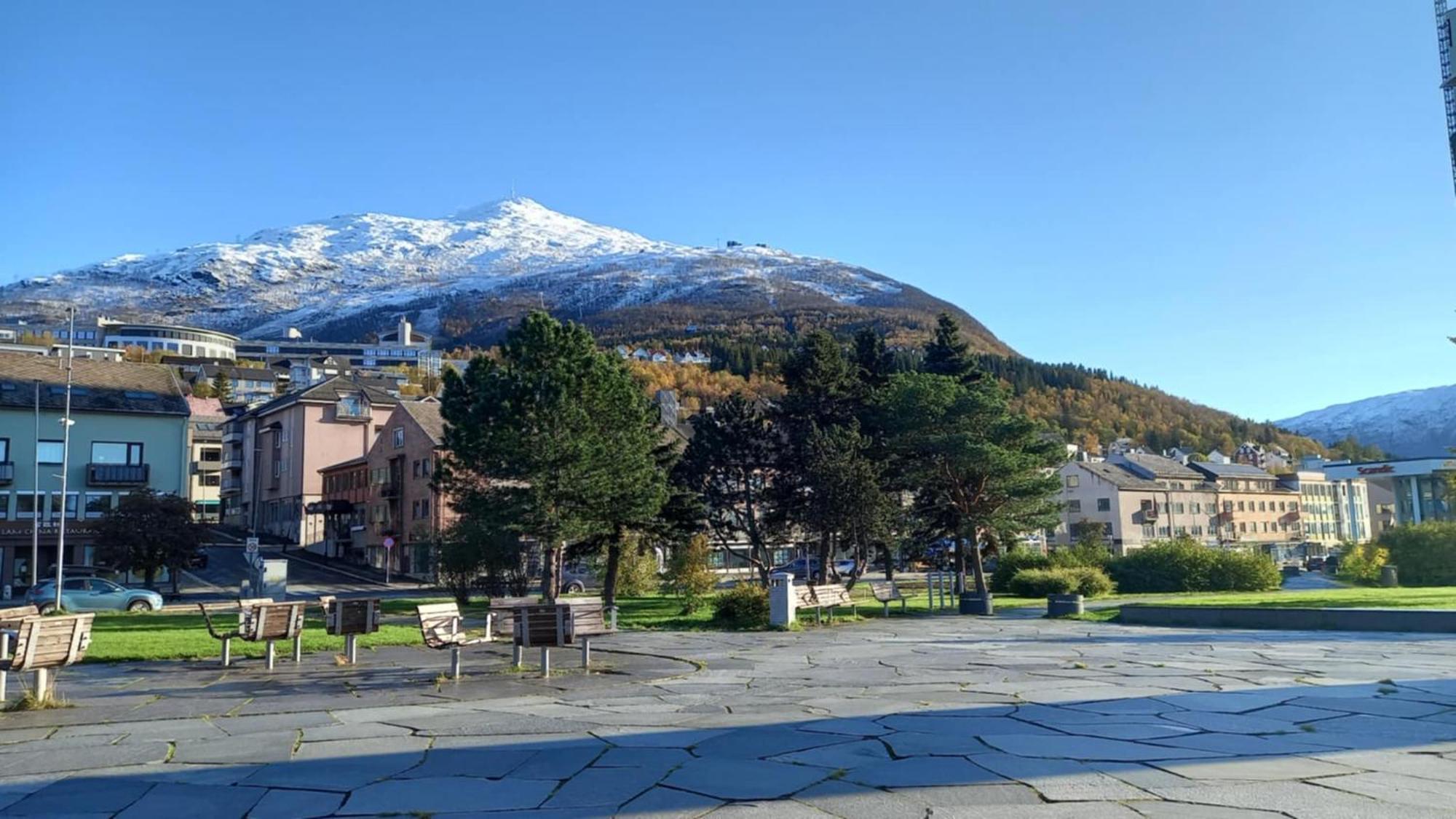 Koselig Og Moderne Leilighet, Meget Sentralt I Narvik Med Gratis Parkering! Exteriör bild
